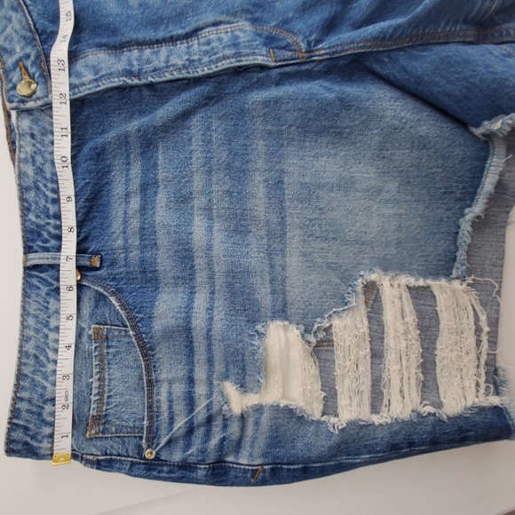 NWT GOOD AMERICAN Bombshell Denim Short Size 24 100%cotton - Picture 11 of 16